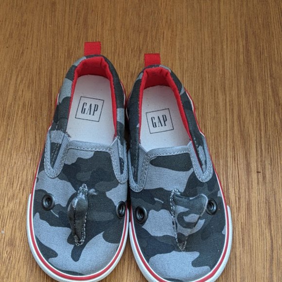 Gap - Canvas Camo Shark Toddler Shoe - Toddler 7 - Picture 3 of 3